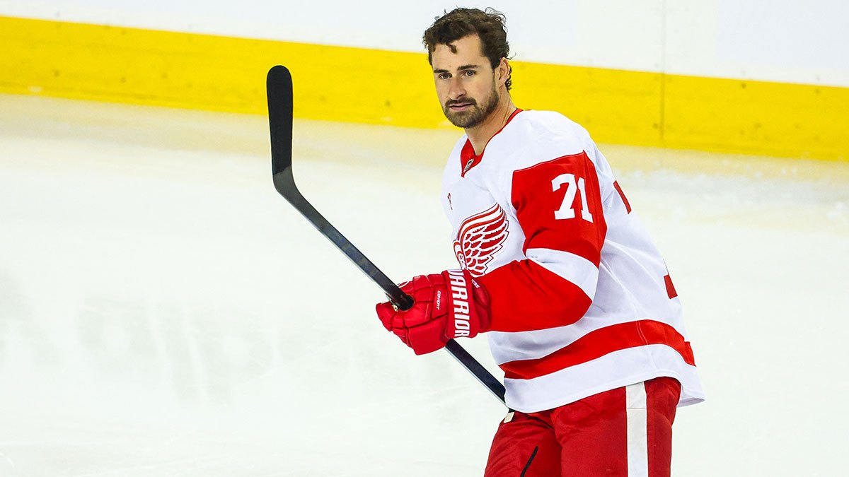 Red Wings, Dylan Larkin'ı Canadiens'a göndermeyi düşünmeli.