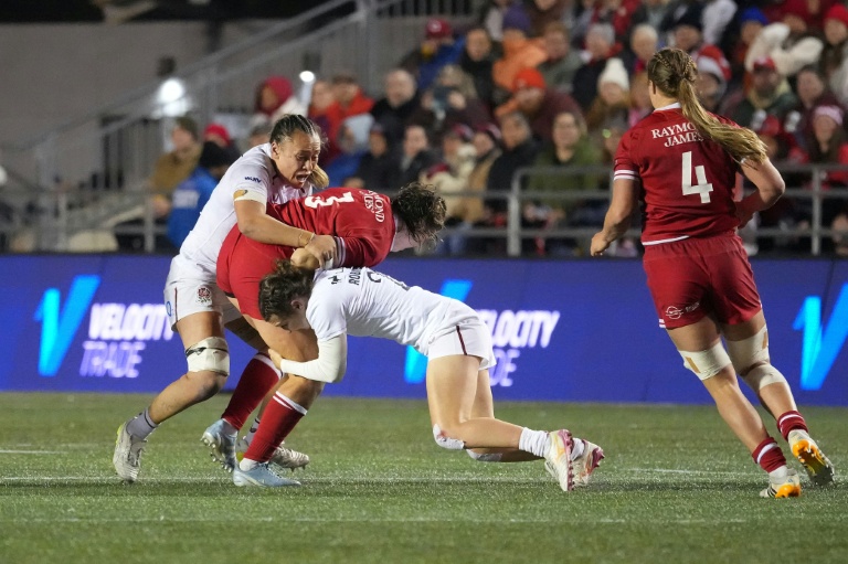 Sophie De Goede'nin hat-trick'iyle Kanada, İngiltere'yi 31-22 mağlup etti.