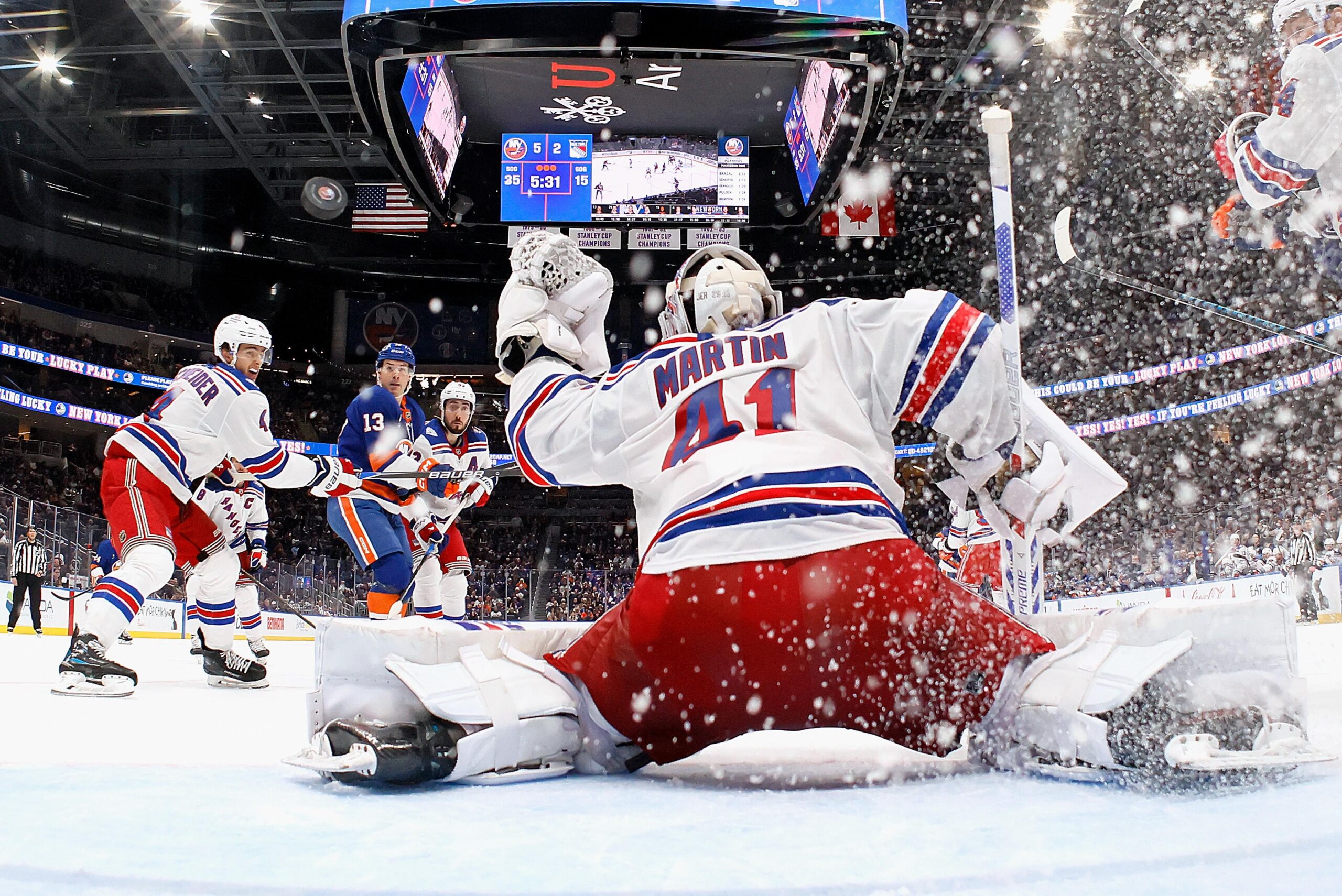 Spencer Martin, New York Rangers'ta kaleci olarak görev alıyor.