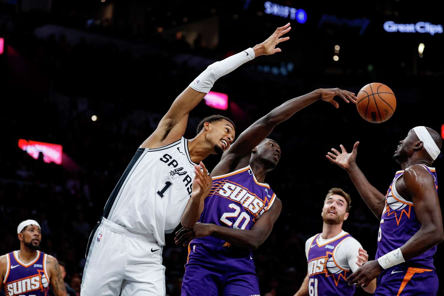 Spurs ve Wembanyama, NBA genel menajerleri anketinde öne çıktı.