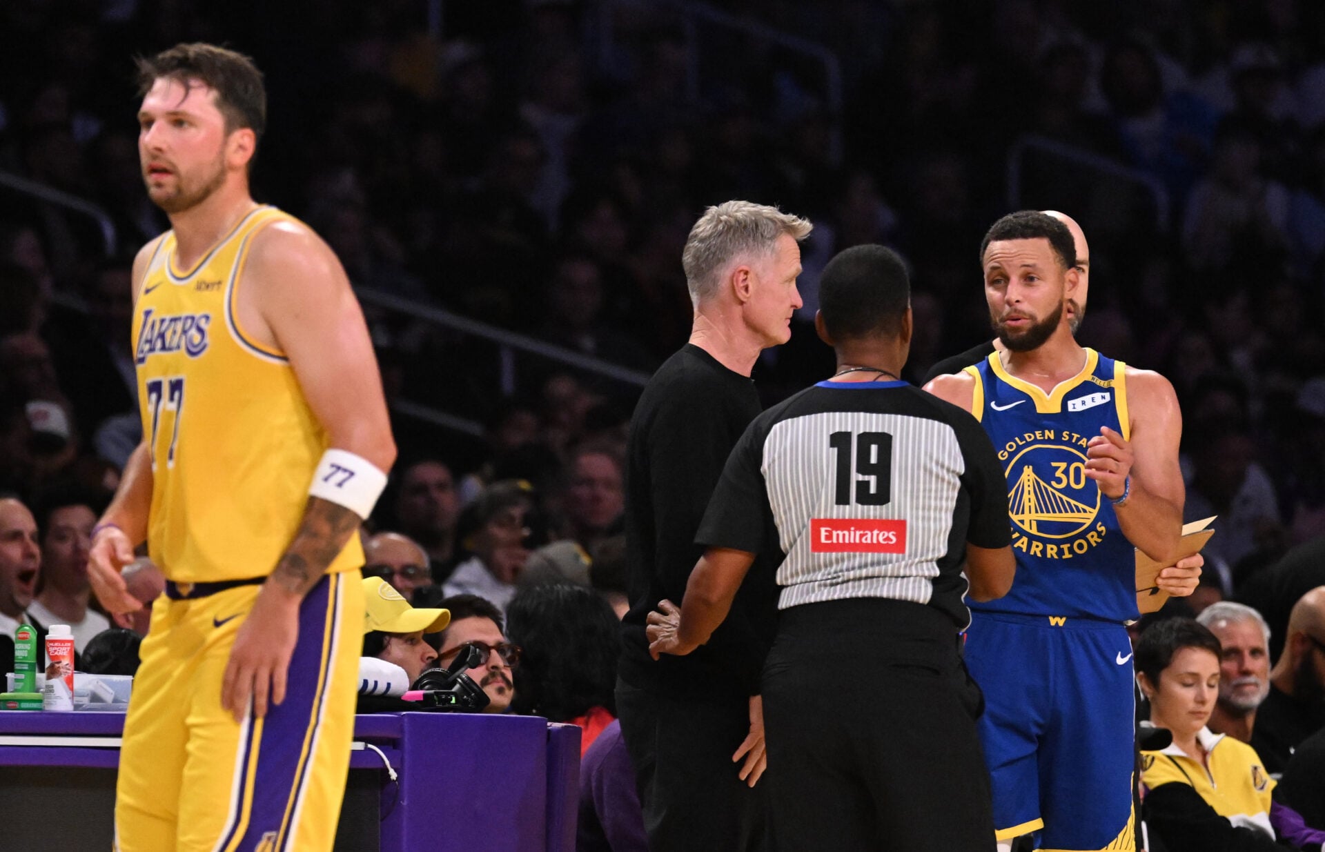 Steph Curry, Yaxel Lendeborg'u Luka Doncic'e karşı destekledi.