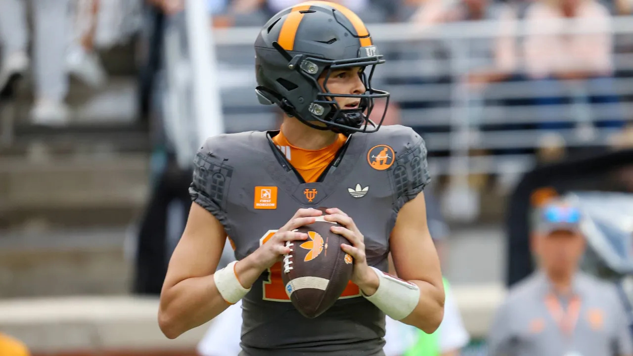 Tennessee, Faizon Brandon'ın sakatlığı nedeniyle George MacIntyre ile devam edecek.