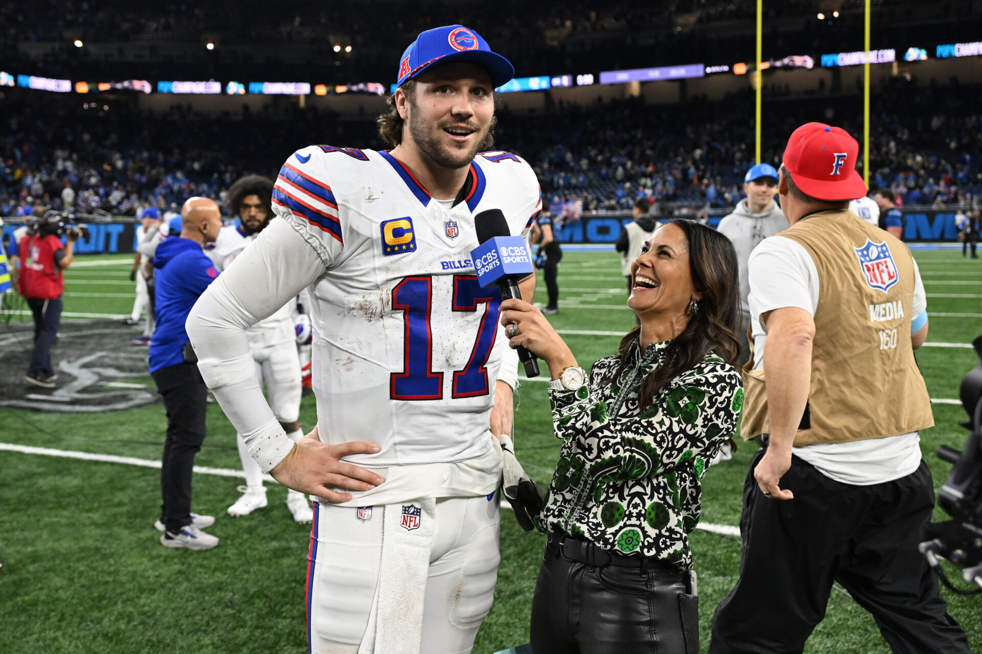 Tracy Wolfson, Josh Allen'a röportaj sonrası dokundu mu?