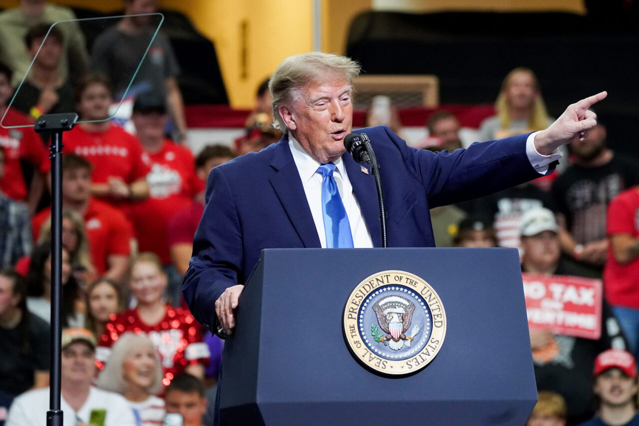 Trump, İsaia Kasırgası nedeniyle Georgia-Alabama maçına katılmayacak.