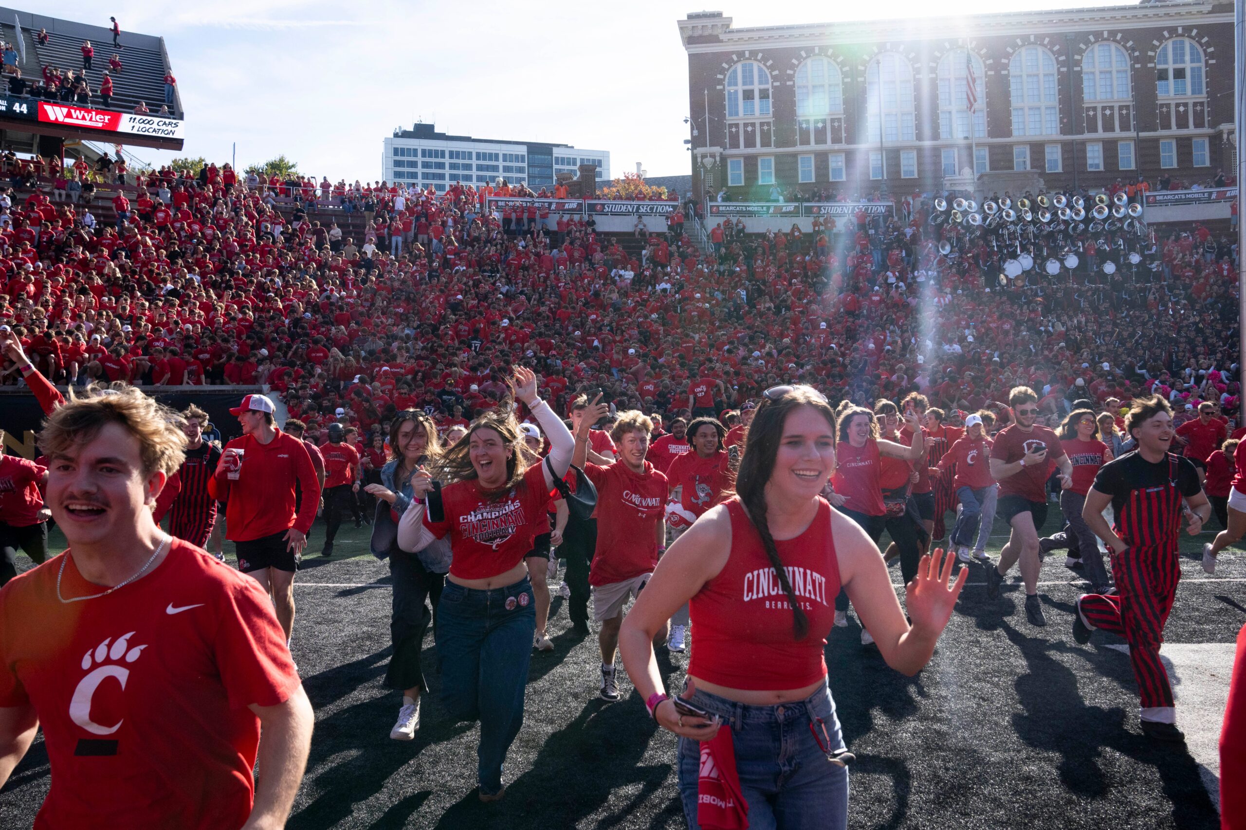 UC Bearcats, No. 8 Texas Tech'i 37-24 ile mağlup etti.