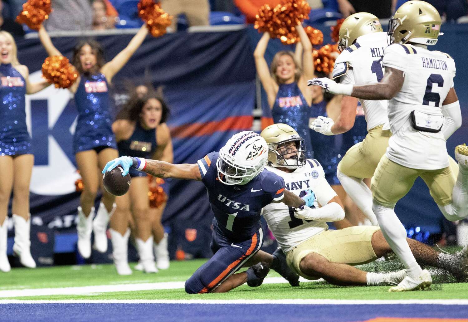 UTSA, Navy'yi 38-34 yenerek bir kez daha zorlu bir maçı kazandı.