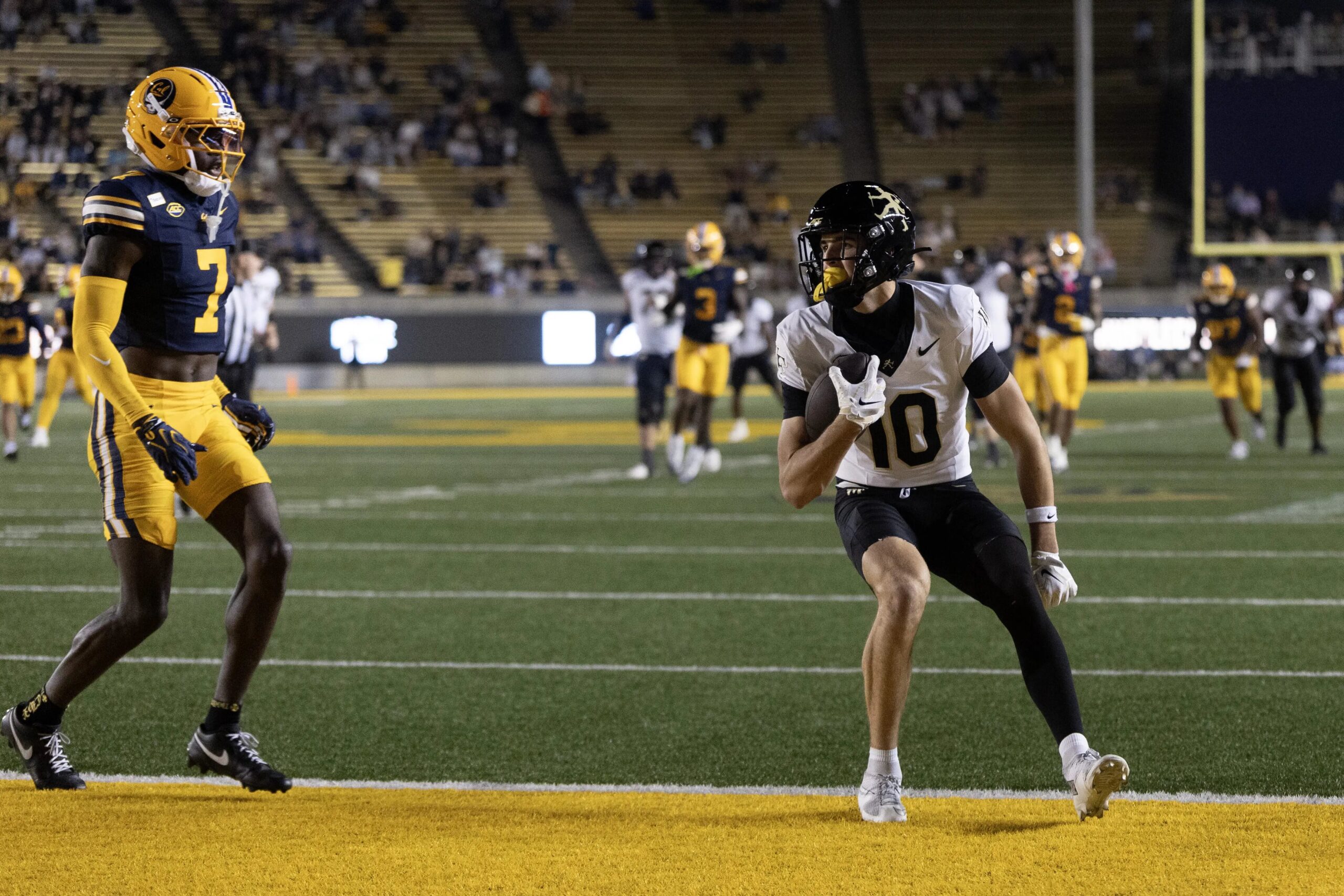 Wake Forest, Cal'ı 41-7 mağlup etti.